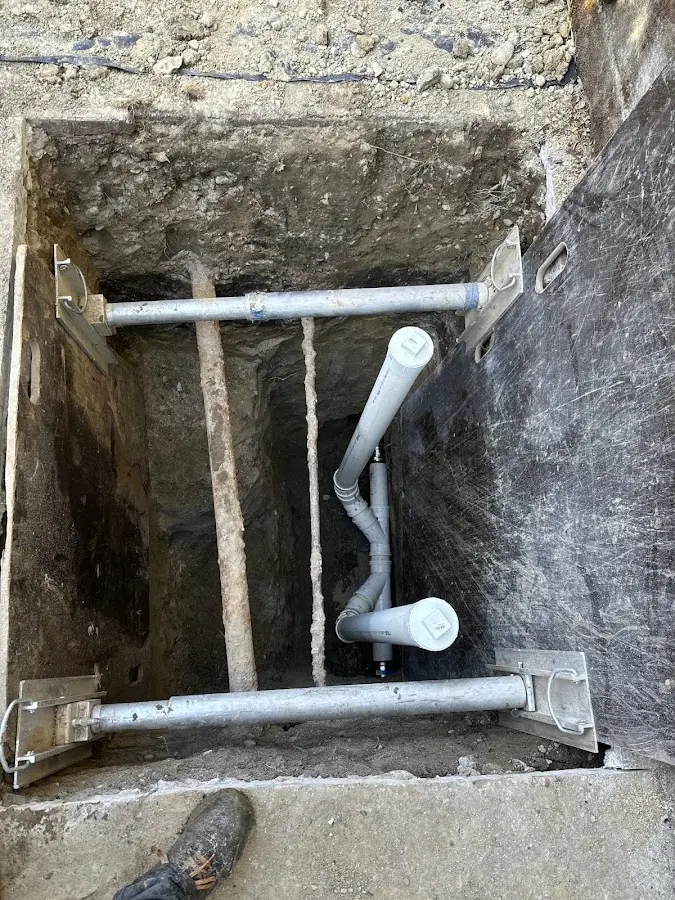 Experienced plumber completing Faucet Repair work in Kilauea